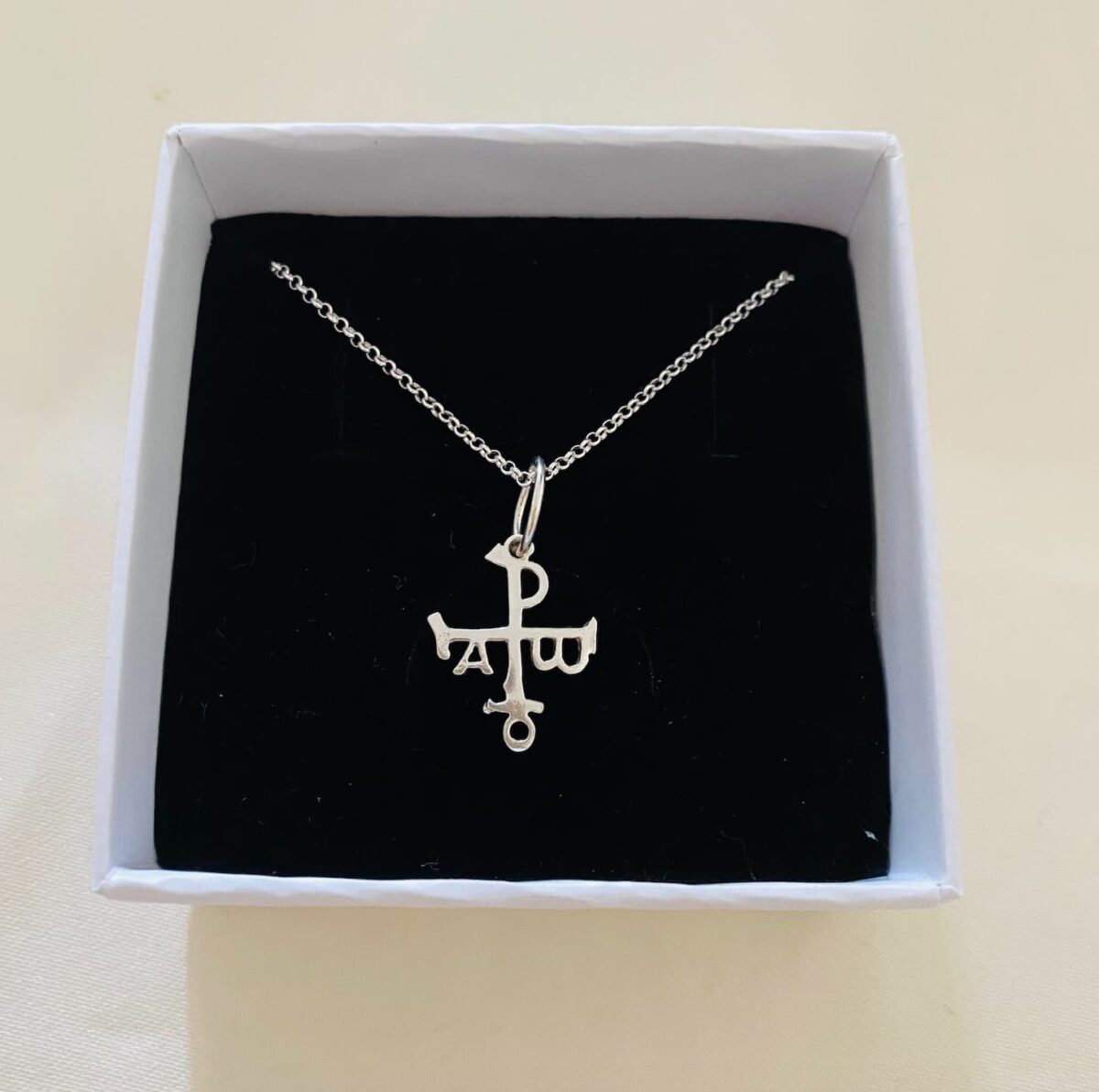 crismon mediano plata