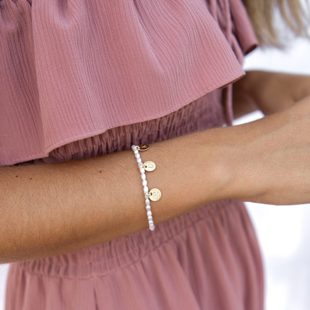 Pulsera de perla de letra DAP una letra DAPEZA simple Pulsera abierta redonda simple generosa Pulsera de perla de letra DAP una letra DAPEZA simple Pulsera abierta redonda simple generosa