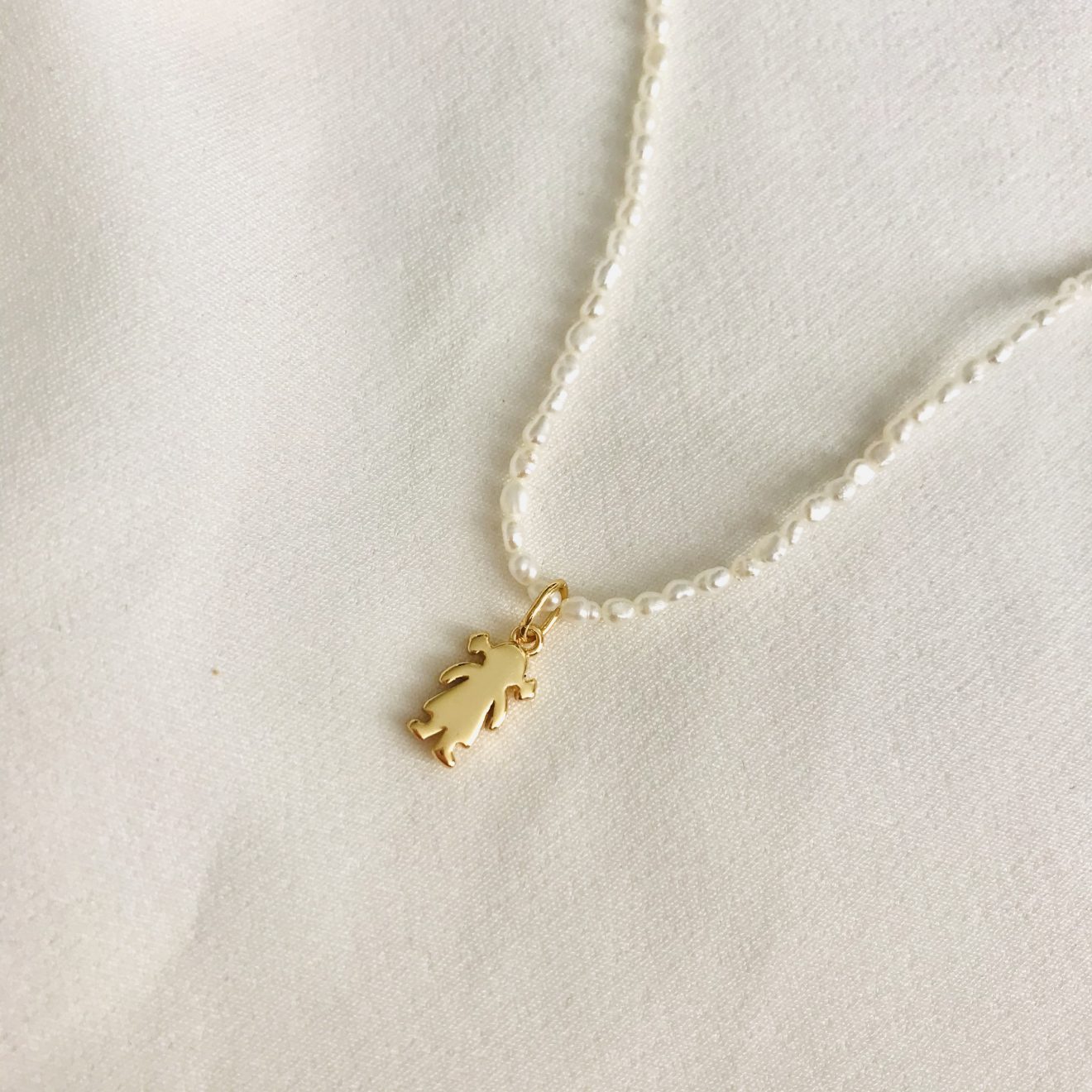 collar perla niña