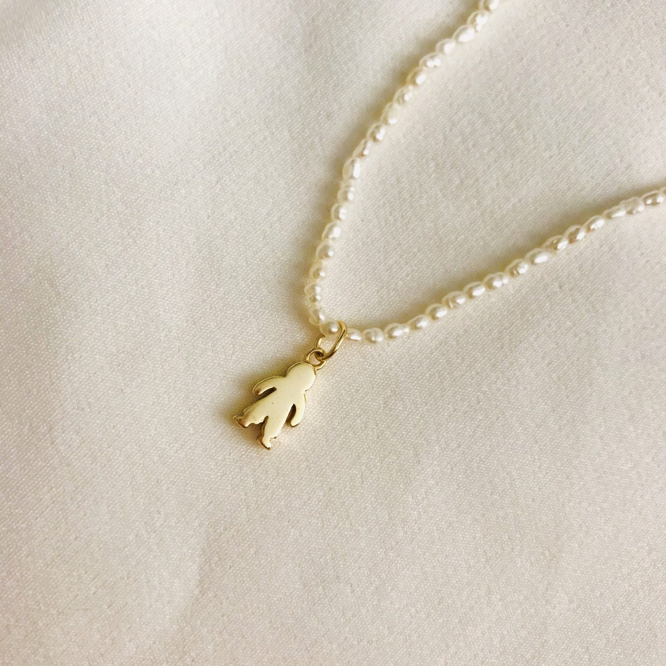 collar perla niño