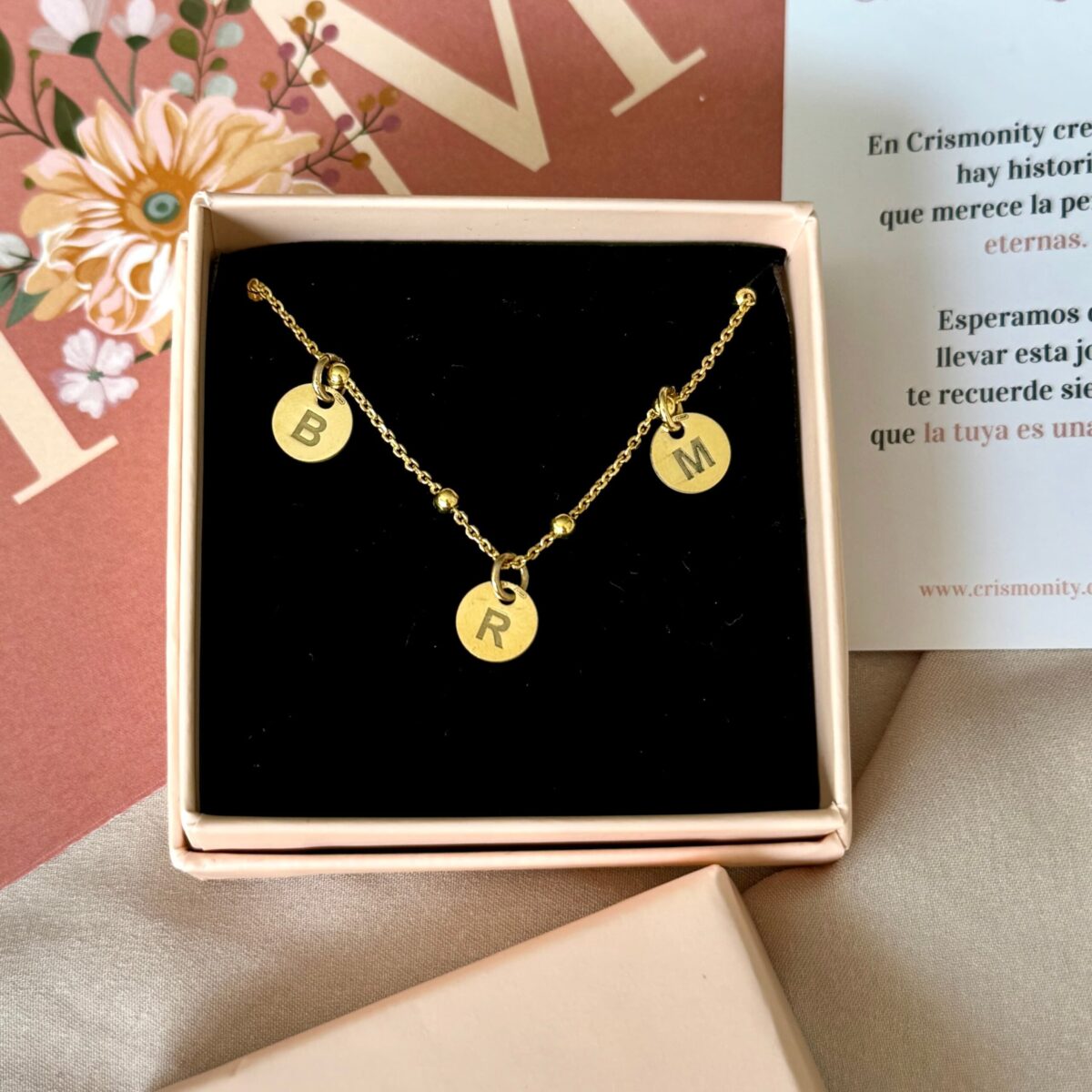 gargantilla bolitas letras chapa