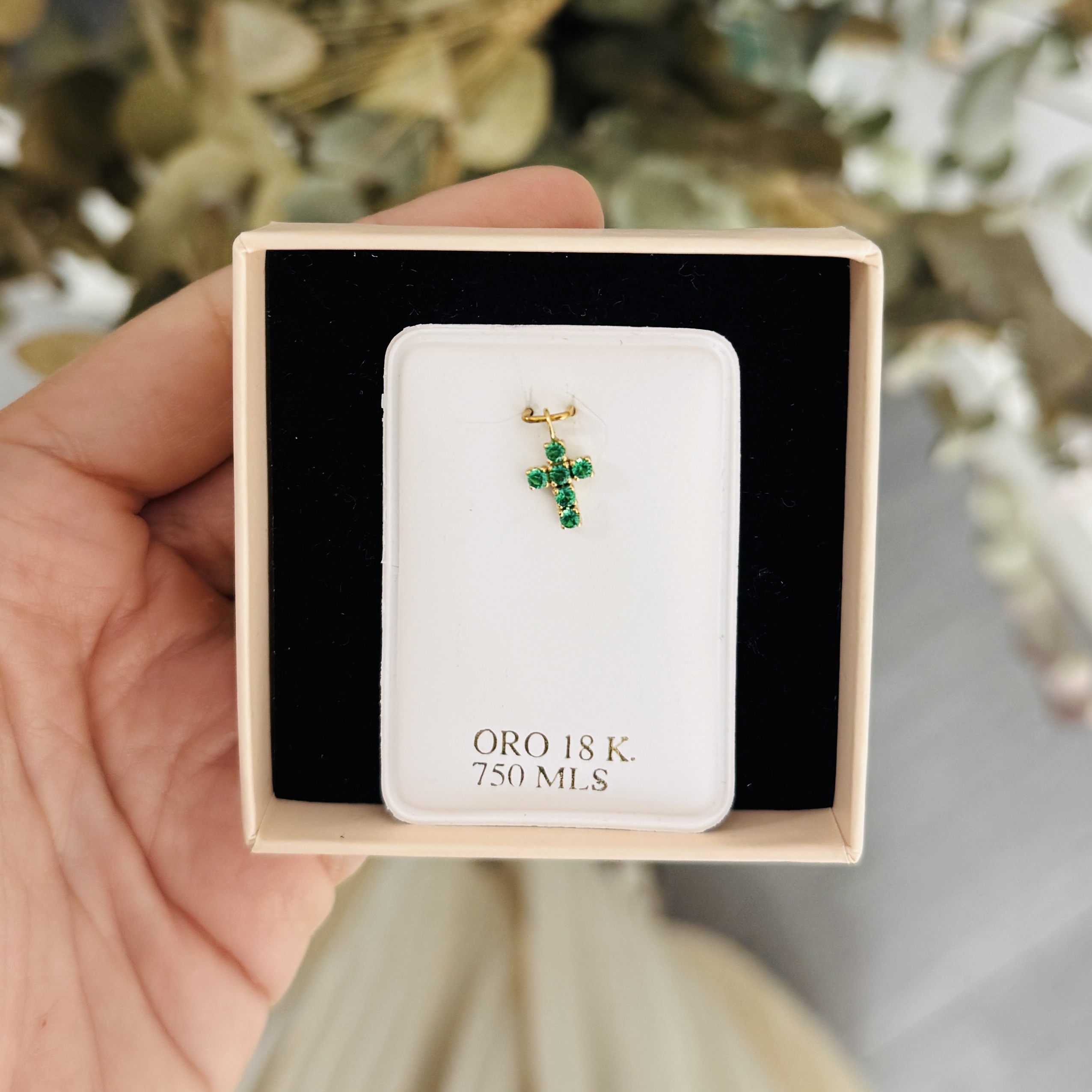 colgante cruz esmeralda