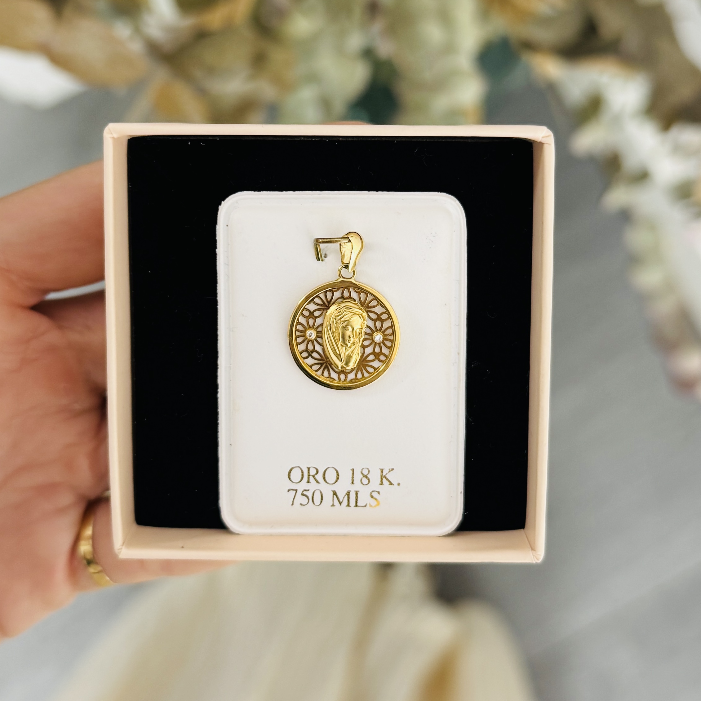 medalla virgen niña oro 18k