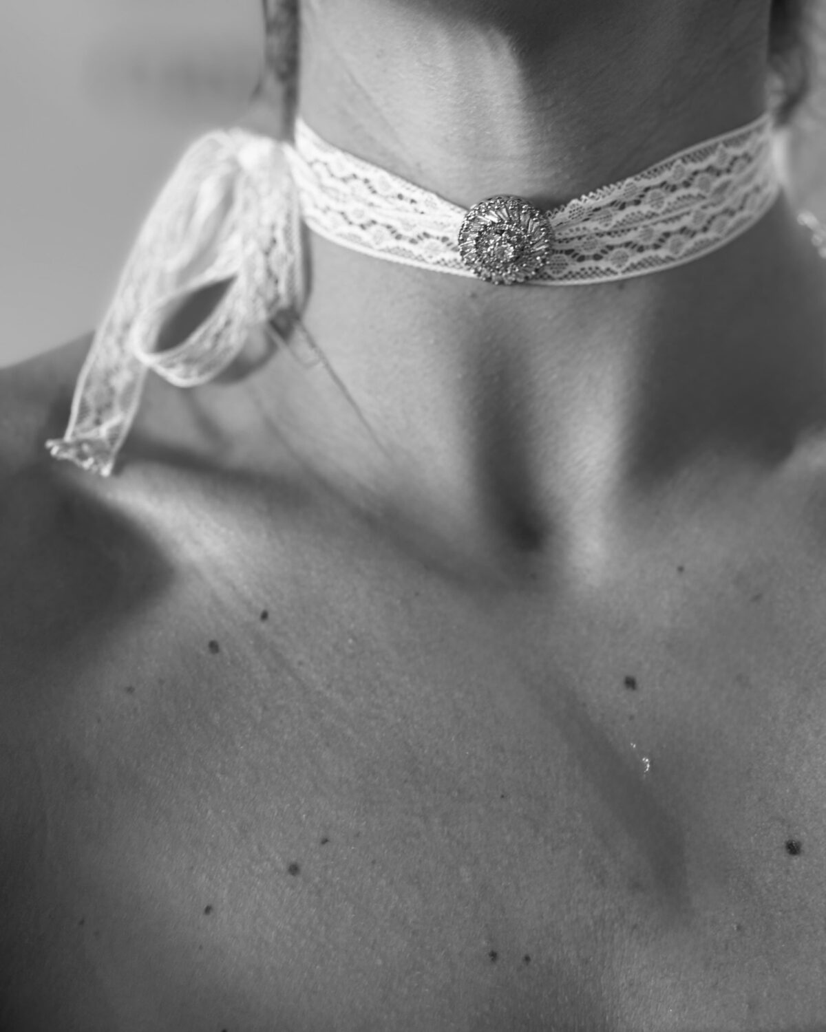 choker novia encaje broche plata